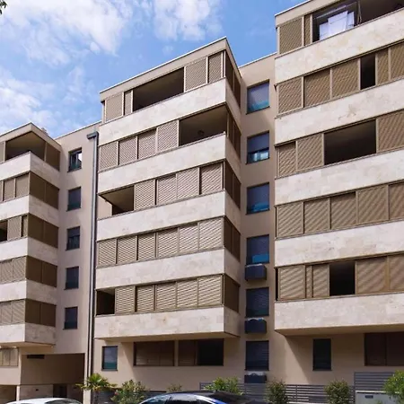 Apartman With Parking Space - 24662 *