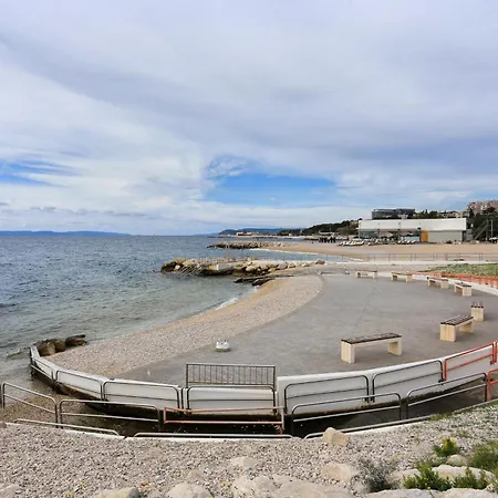 Apartman With Parking Space - 24662 Split